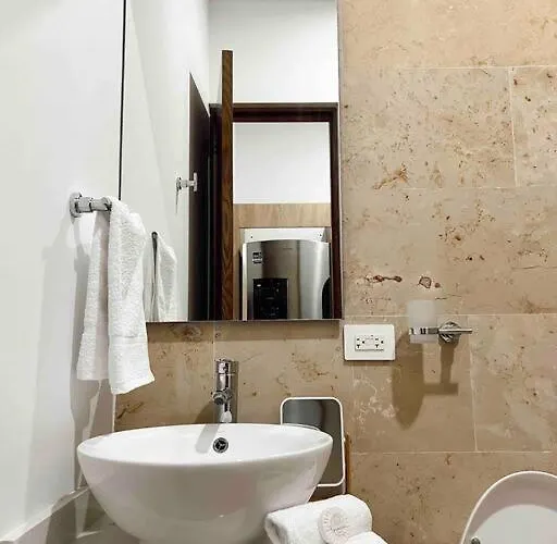 Modern Apartment/jacuzzi/sauna/pool/gym